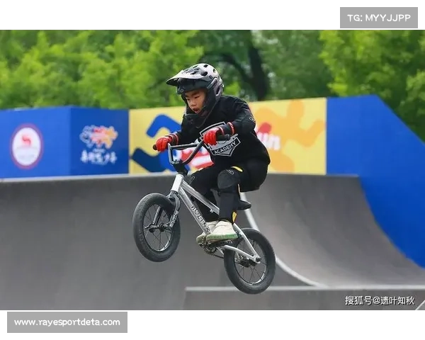 青少年BMX选手崭露头角，各级别锦标赛年轻面孔表现亮眼